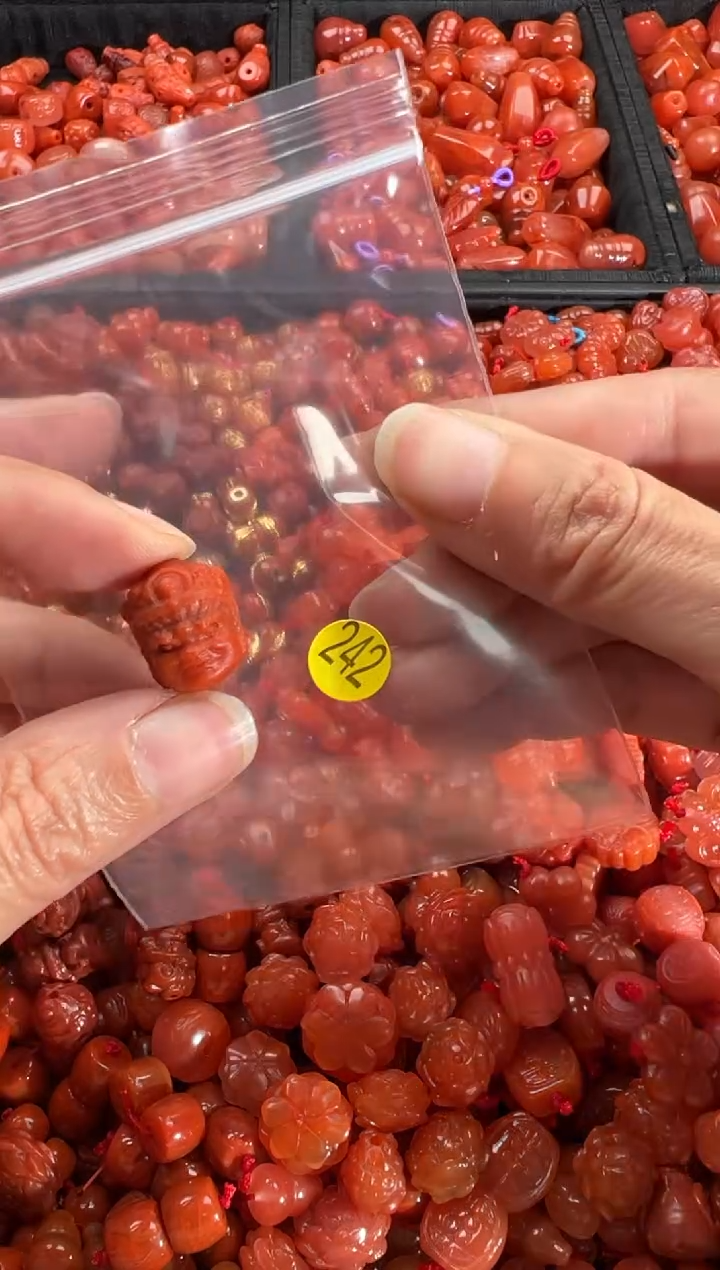 【闪购商品】南红玛瑙颈饰未镶嵌1