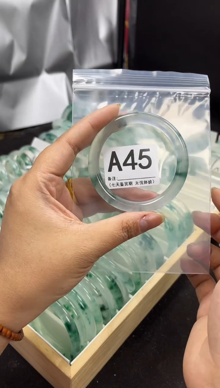 【闪购商品】石英岩玉手镯未镶嵌A45