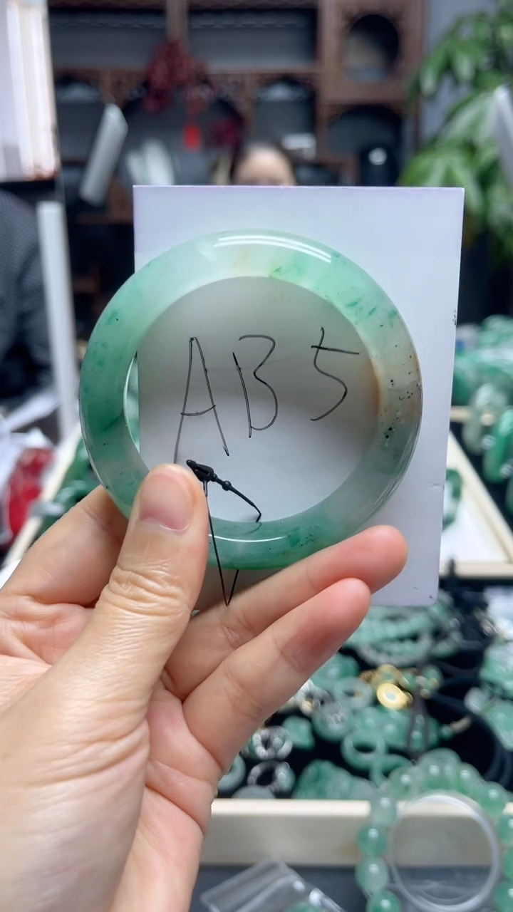 【闪购商品】石英质玉未镶嵌手镯手镯