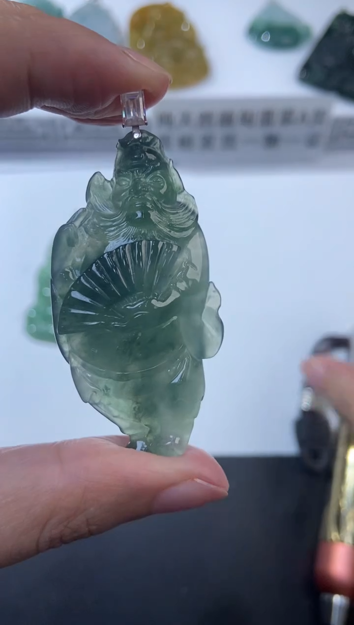18K金镶嵌挂件翡翠372638     多人 
