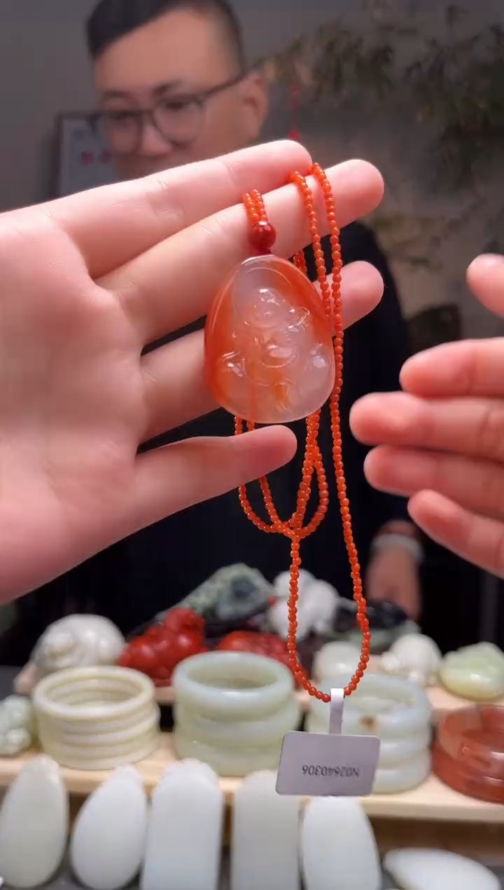 颈饰未镶嵌南红玛瑙吊坠