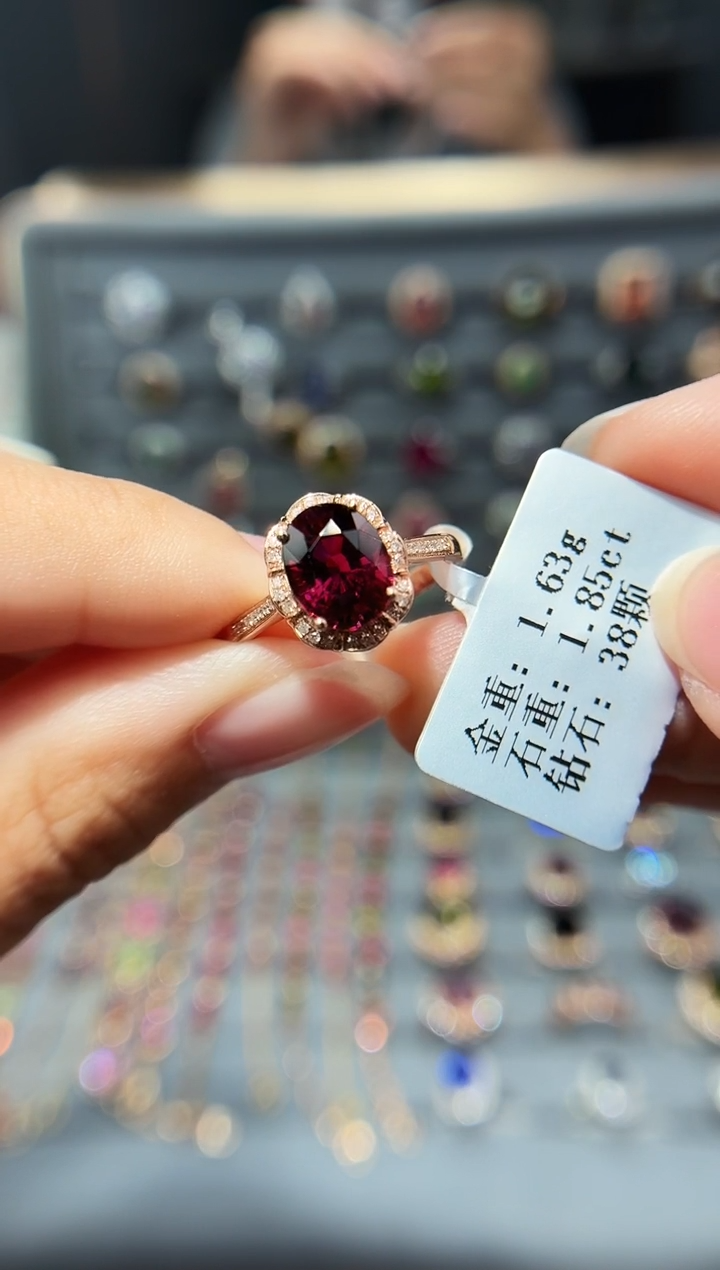 18K金镶嵌戒指碧玺1.85.