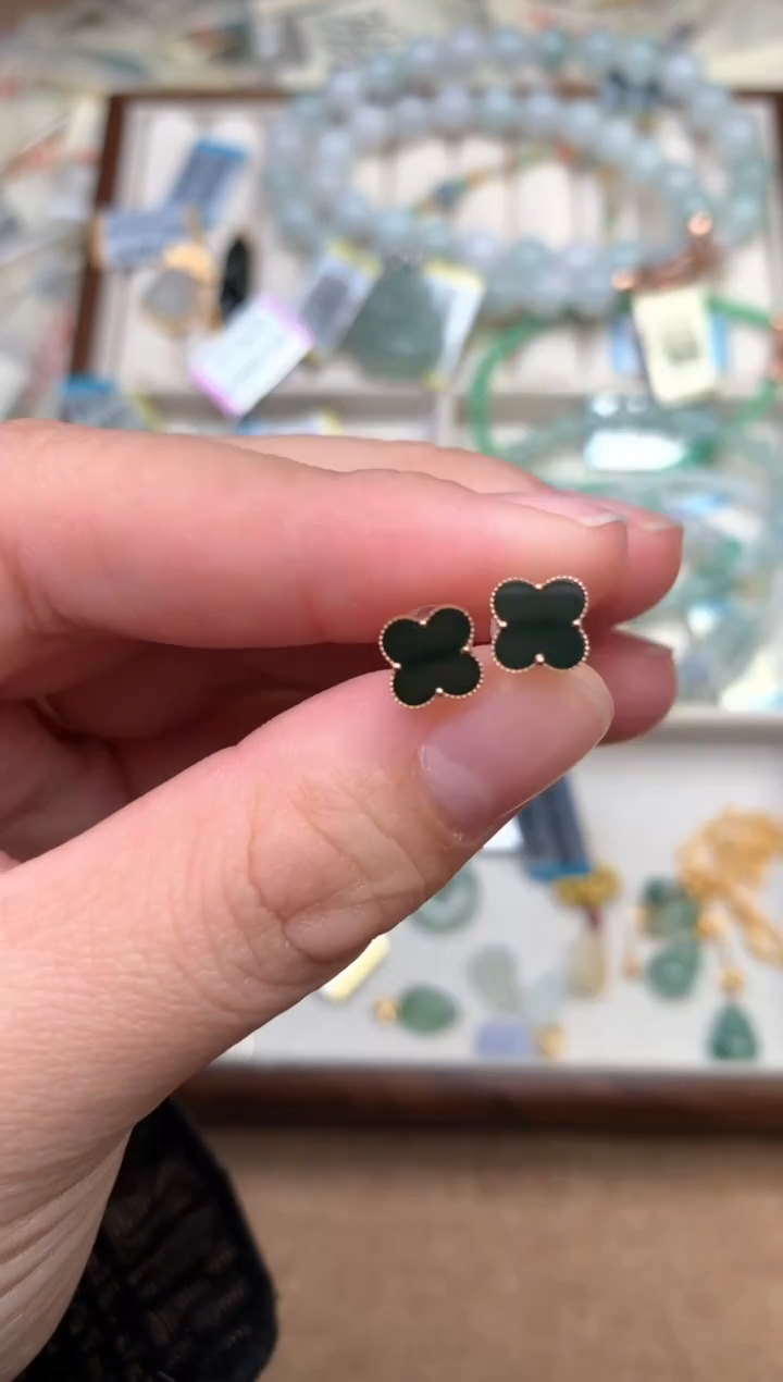 18K金镶嵌挂件翡翠一