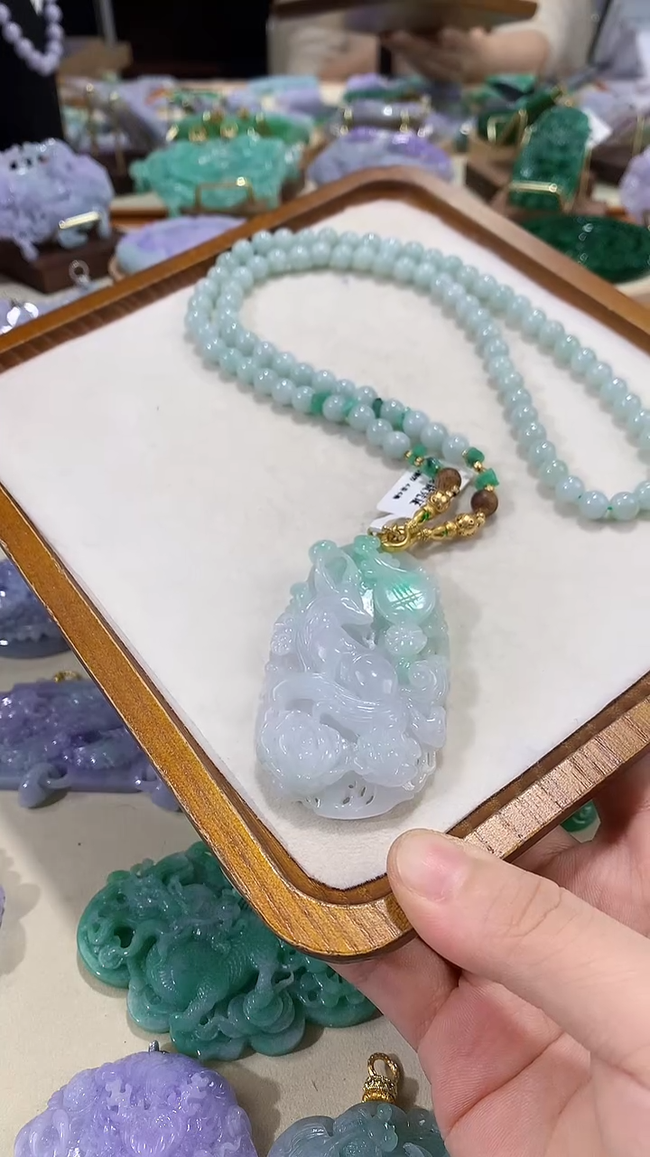 颈饰未镶嵌翡翠吊坠