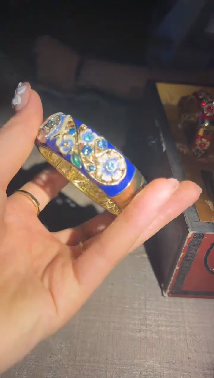 【闪购商品】【闪购商品】蓝色手镯