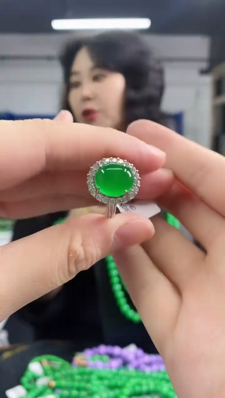 翡翠戒指未镶嵌 多样性发其一颜色微差