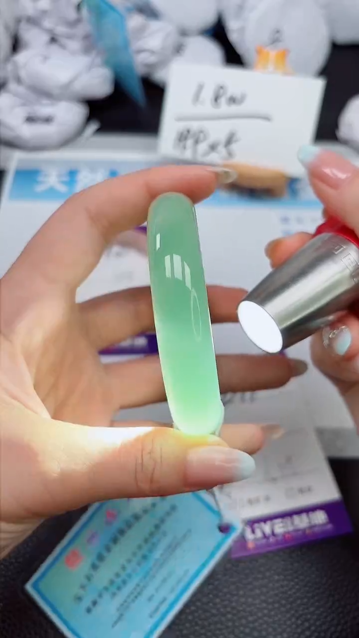 【闪购商品】石英质玉手镯未镶嵌299