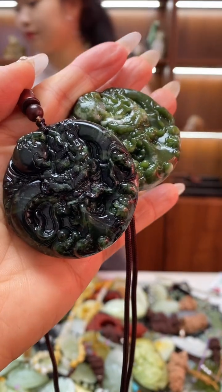 未镶嵌岫玉吊坠拍一发二