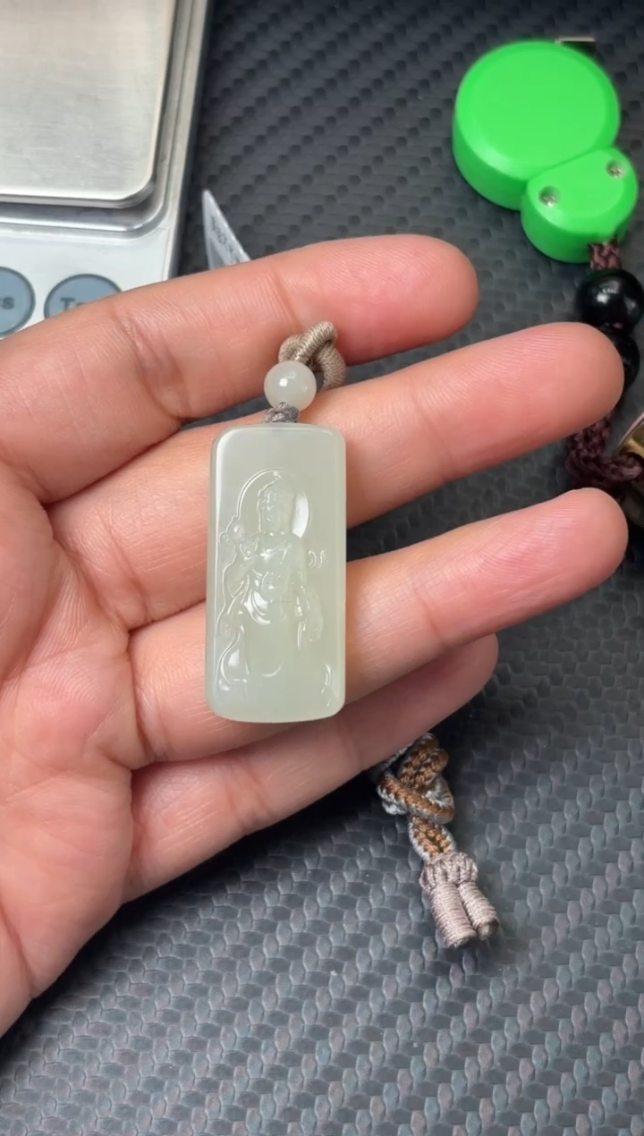 吊坠(赠链)未镶嵌和田玉且末迪克兰一细微色差吊坠M