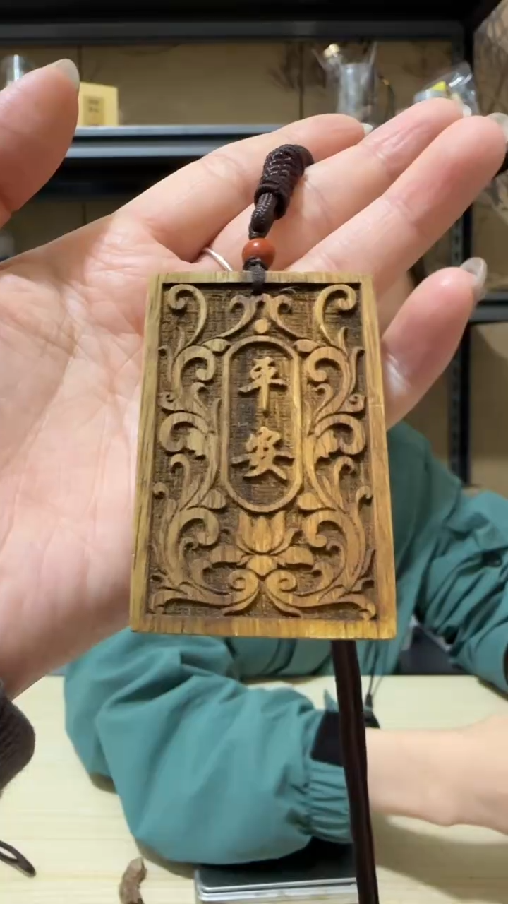 【闪购商品】沉香吊坠37号芽庄双面雕刻牌子