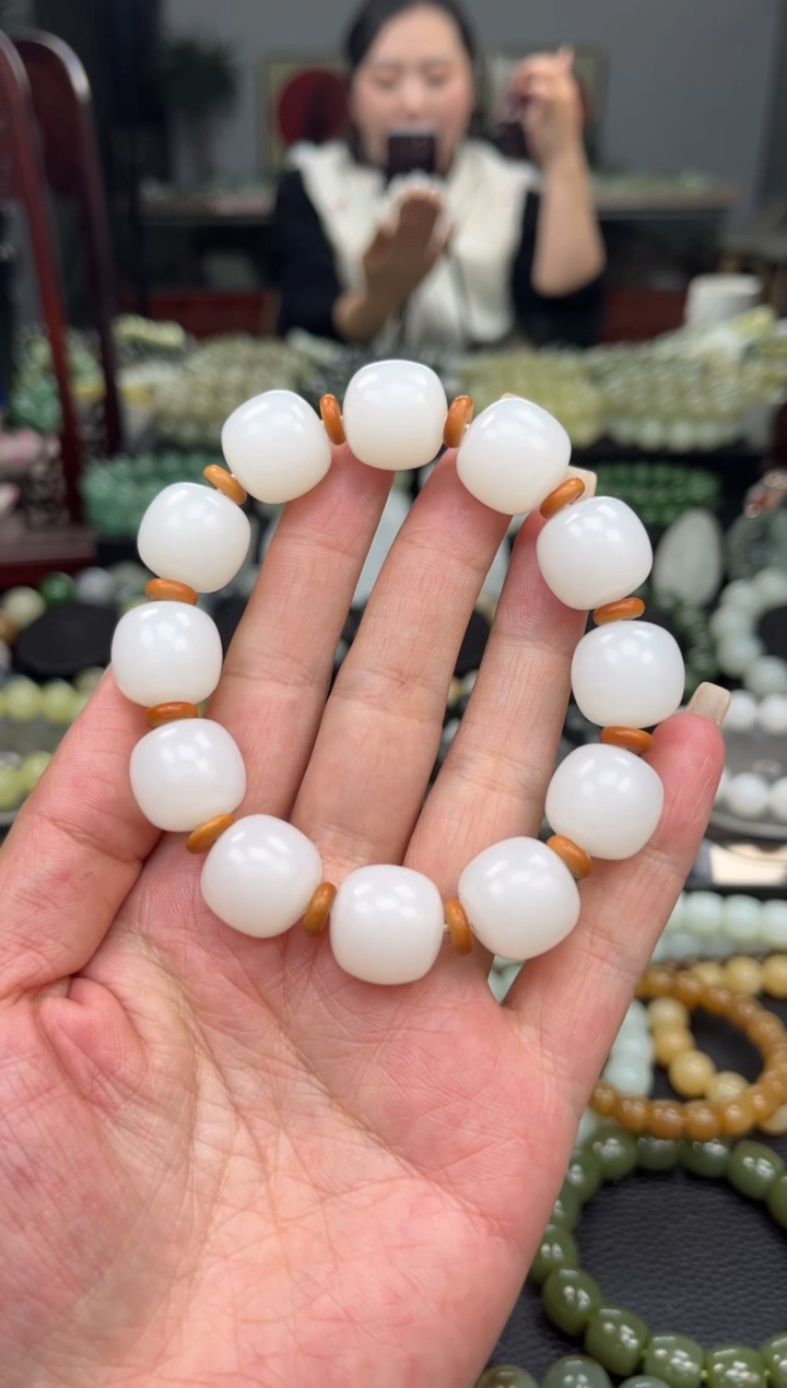 【闪购商品】和田玉手串未镶嵌新疆且末金山白一卡16