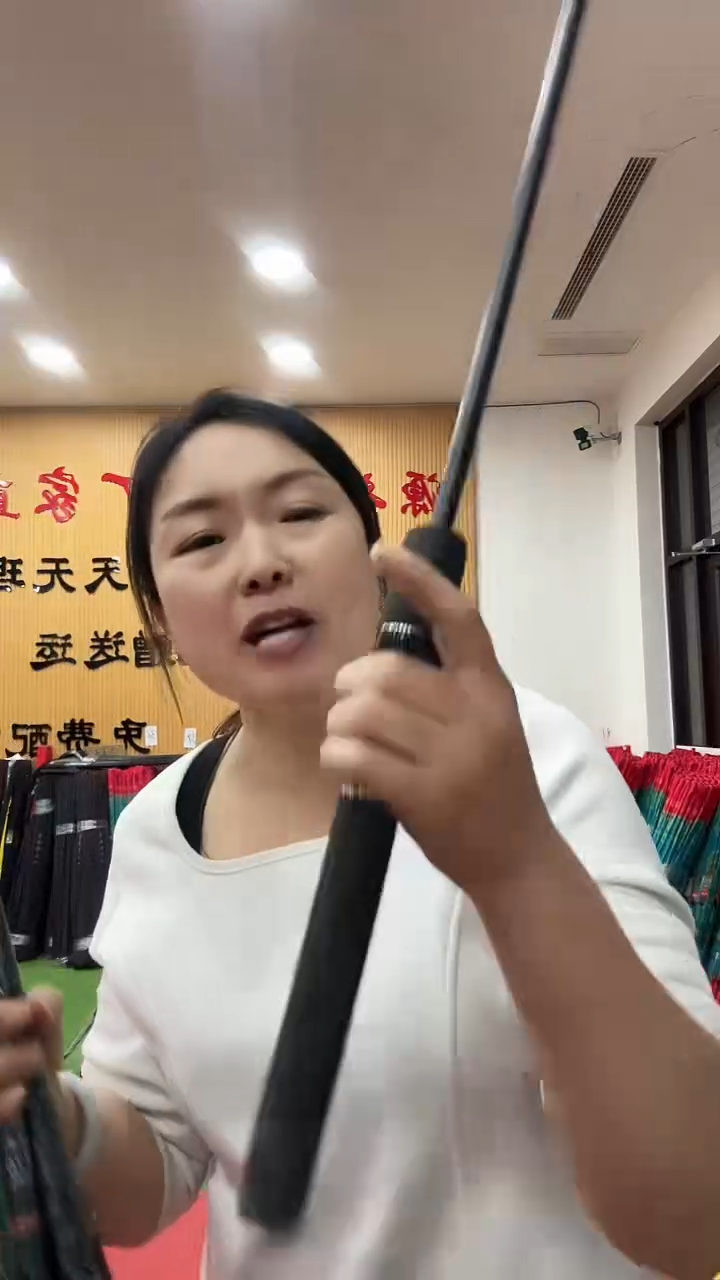 碳素1.8m路亚竿一支