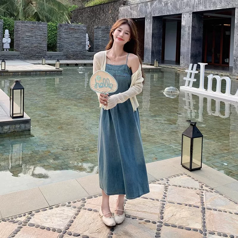 蓝色牛仔吊带连衣裙搭配防晒开衫女夏季新款气质套装