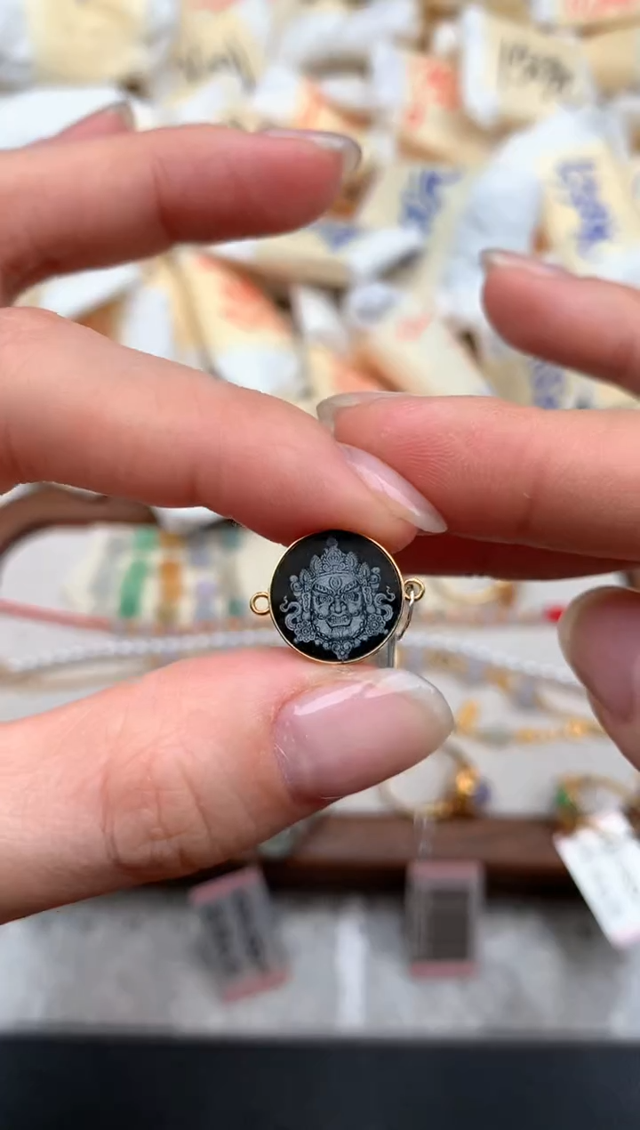 18K金镶嵌挂件翡翠1