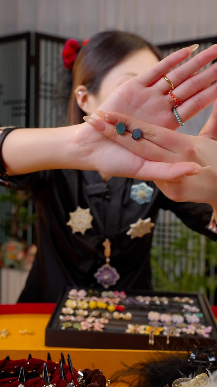 刺绣T非遗手工饰品