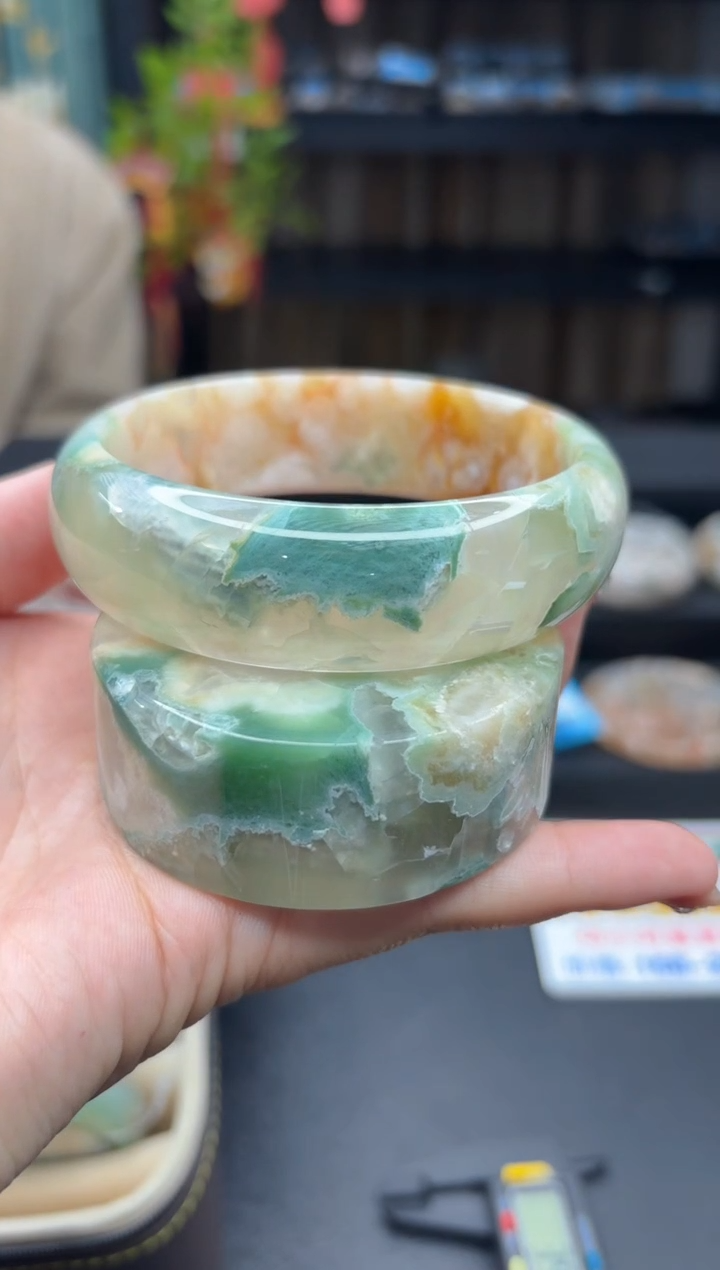 【闪购商品】石英质玉手镯未镶嵌144（65圈赠送镯心）