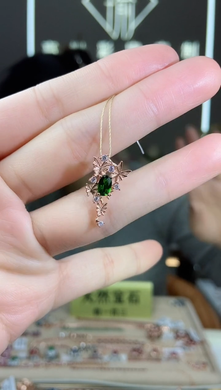 【闪购商品】透辉石颈饰银S925镶嵌颈饰