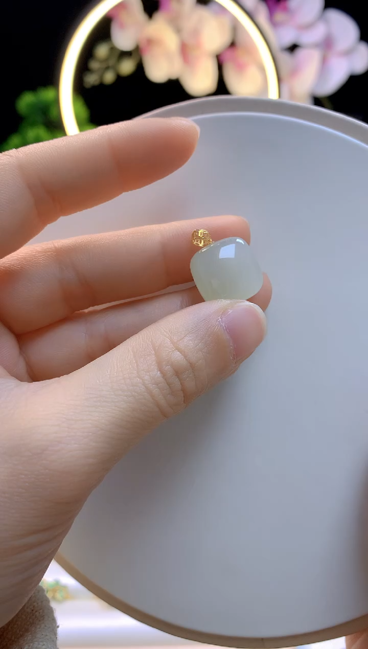 【闪购商品】和田玉吊坠18K金镶嵌冰晴小方糖