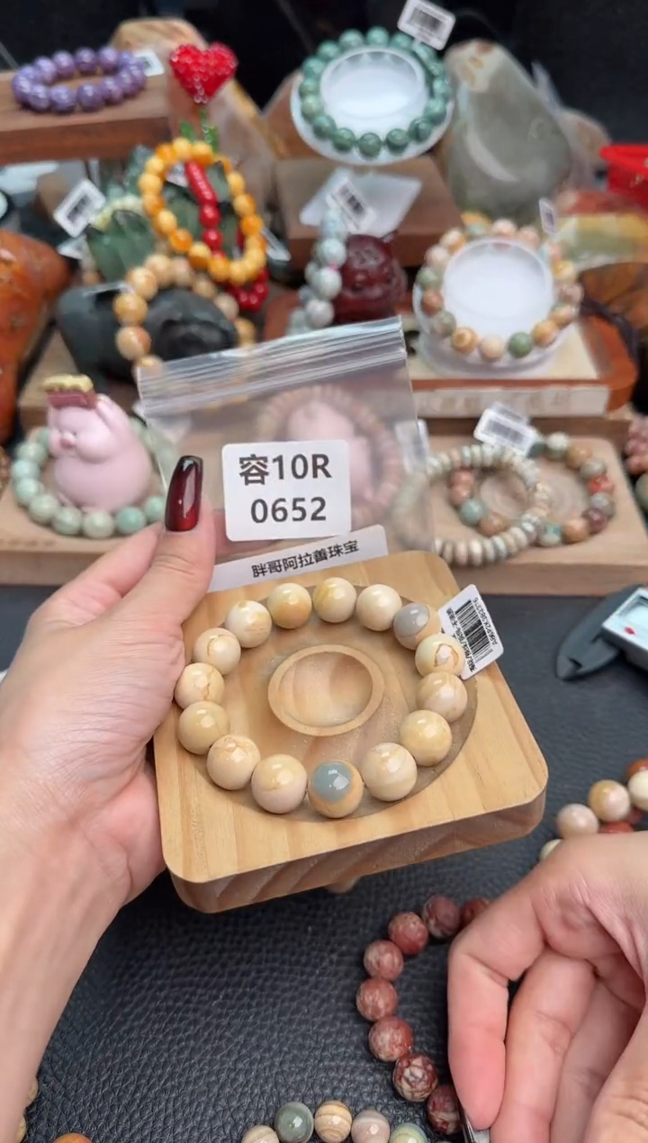 【闪购商品】石英质玉手链未镶嵌10R0652