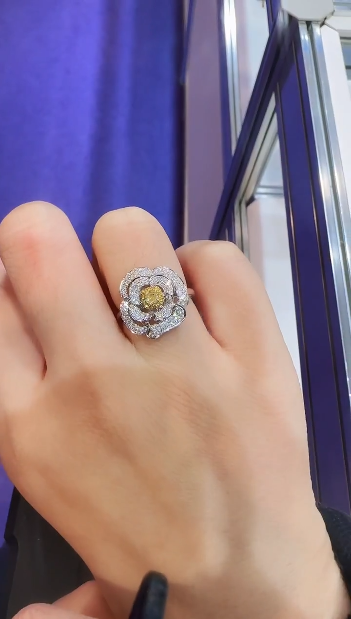 【闪购商品】钻石戒指18K金镶嵌精选Y-山茶花戒指11200
