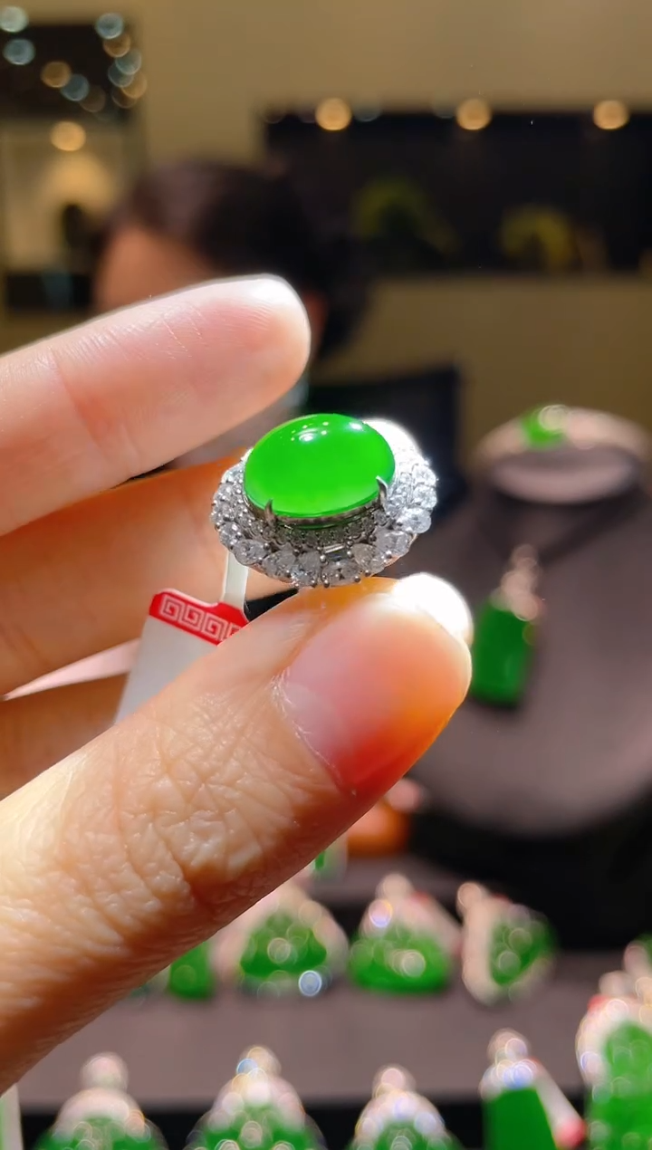 【闪购商品】翡翠吊坠(赠链)18K金镶嵌A34