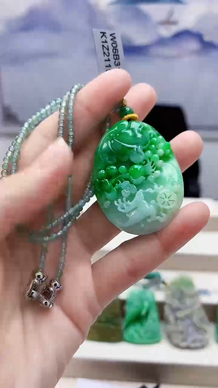 未镶嵌定制翡翠4688lr-毛货挂件赠珠链182