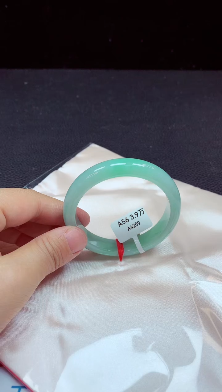 【闪购商品】翡翠手镯未镶嵌镯子56+