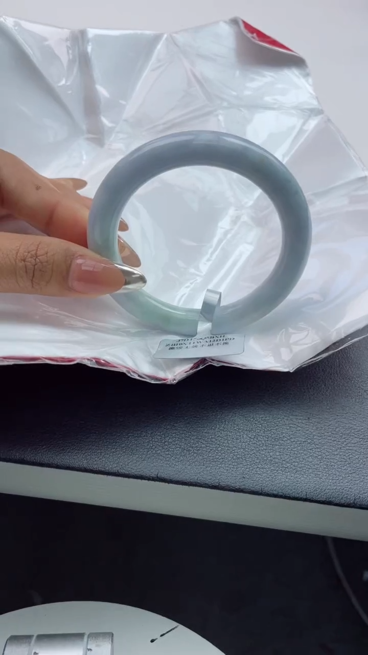 【闪购商品】翡翠手镯未镶嵌3翡翠手镯（微瑕）