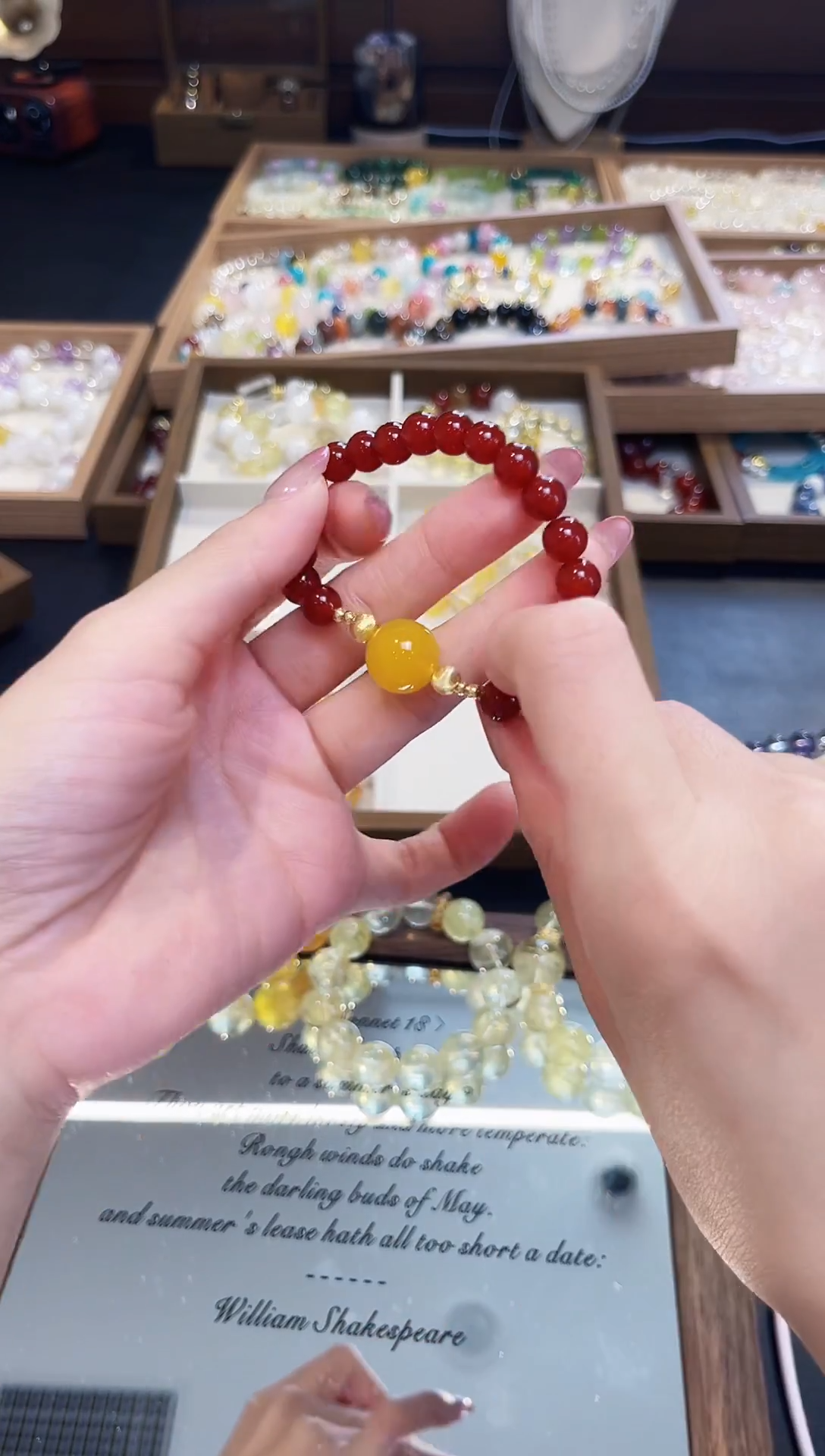 未镶嵌手串水晶红色加黄色顶珠/多样性发一