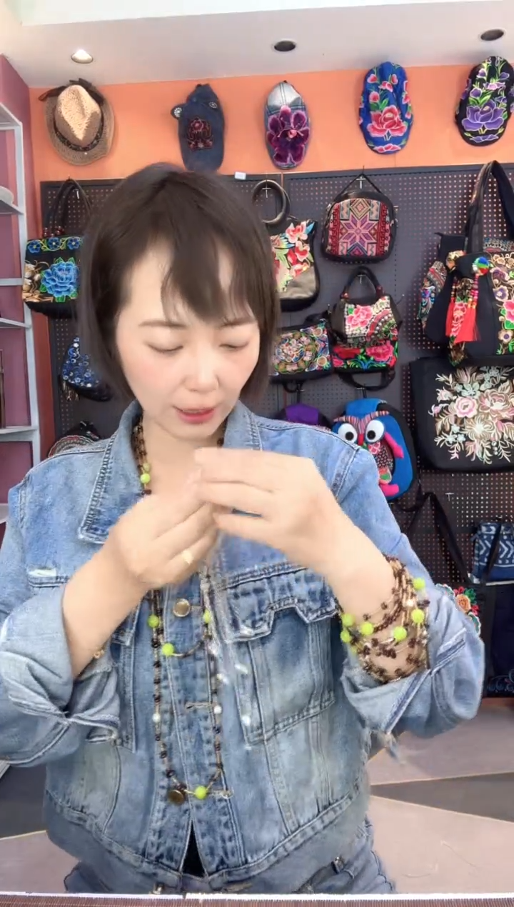 织绣奥**吖毛衣链吊坠手工刺绣