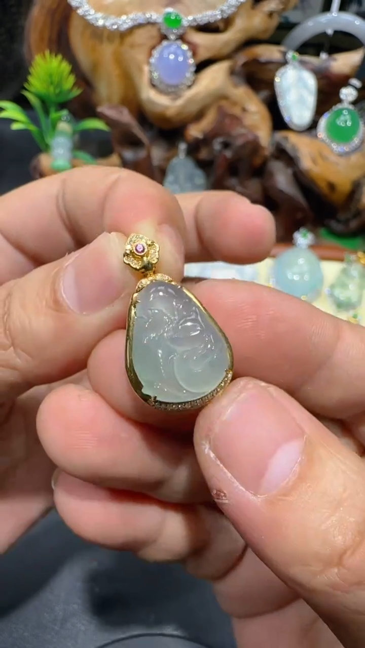 【闪购商品】翡翠吊坠(不含链)18K金镶嵌吊坠