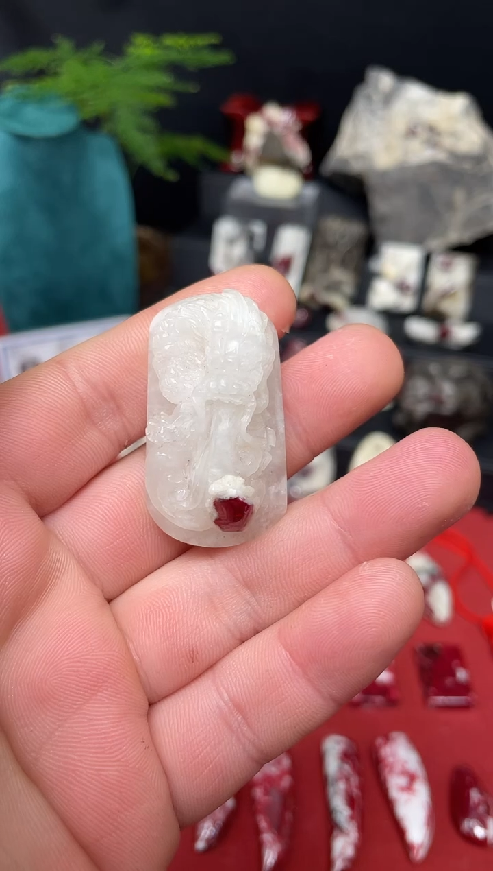 天然辰砂青****寒水晶龙吊坠