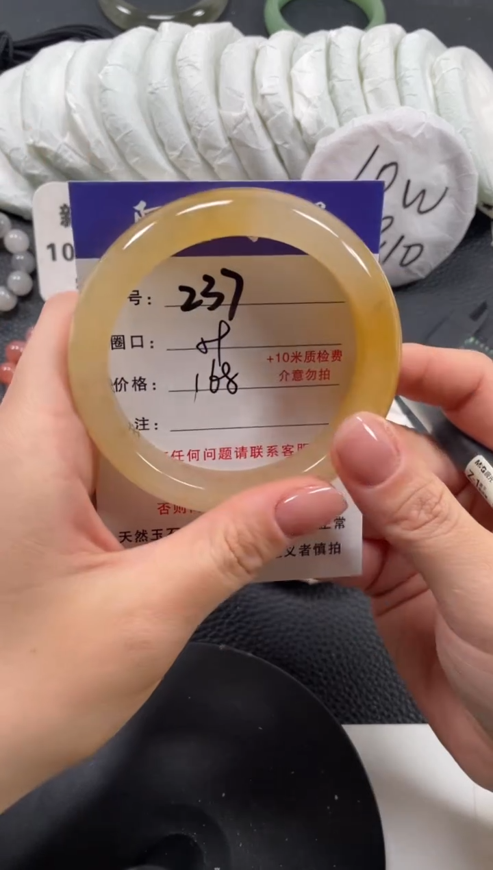 【闪购商品】石英质玉手镯未镶嵌59