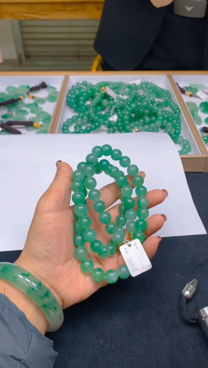 【闪购商品】石英质玉手链未镶嵌冰美人非洲翠031