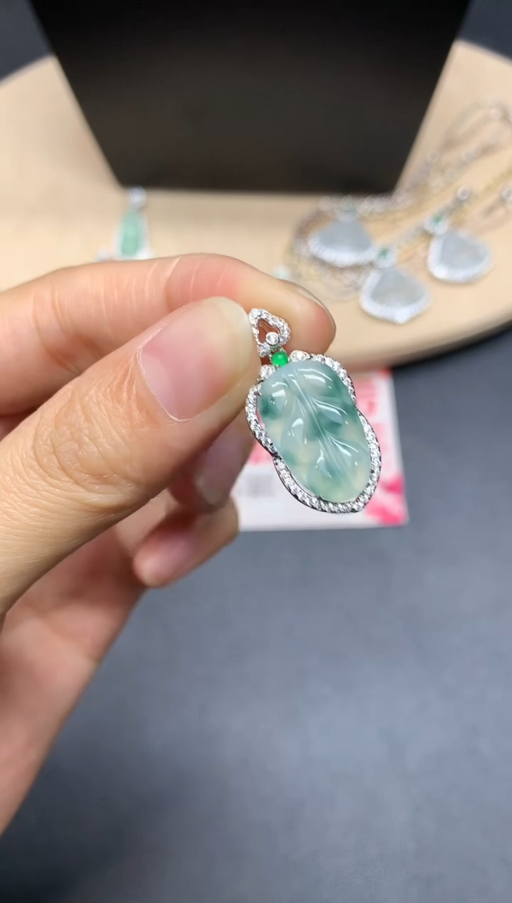 【闪购商品】翡翠吊坠(不含链)银S925镶嵌叶子【多样性发其一】