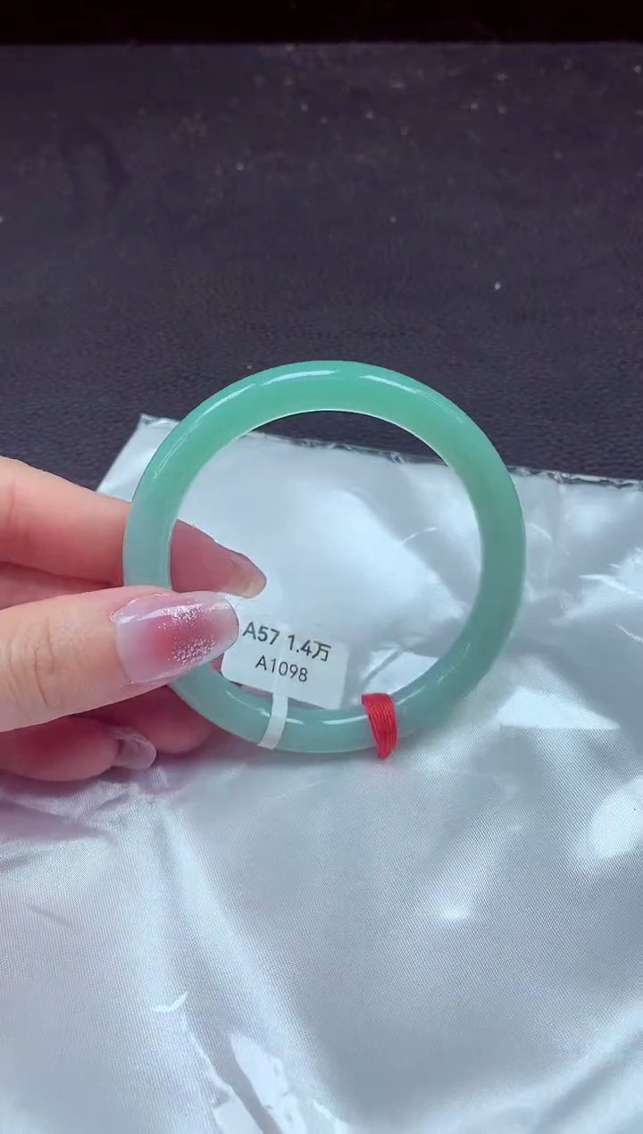 【闪购商品】翡翠手镯未镶嵌镯子57+