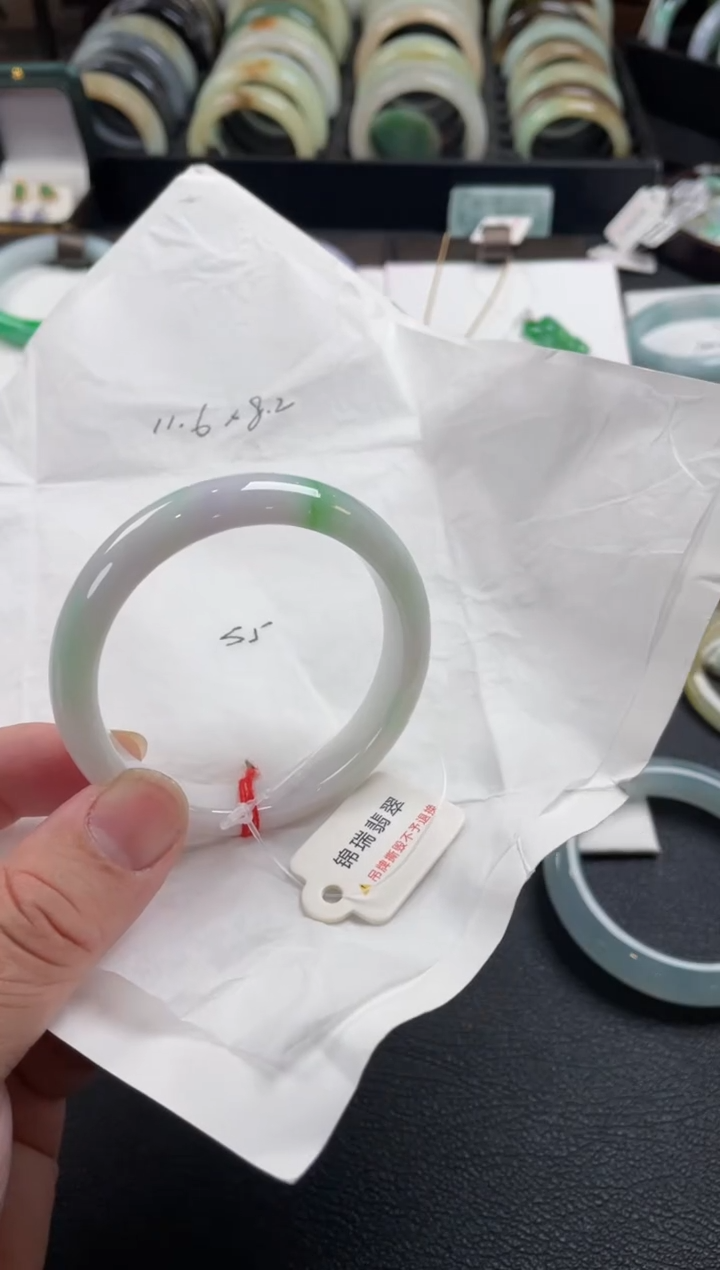 【闪购商品】翡翠手镯未镶嵌55圈口有纹裂