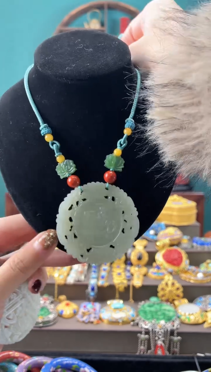 岁**然非遗手工精品吊坠牌子