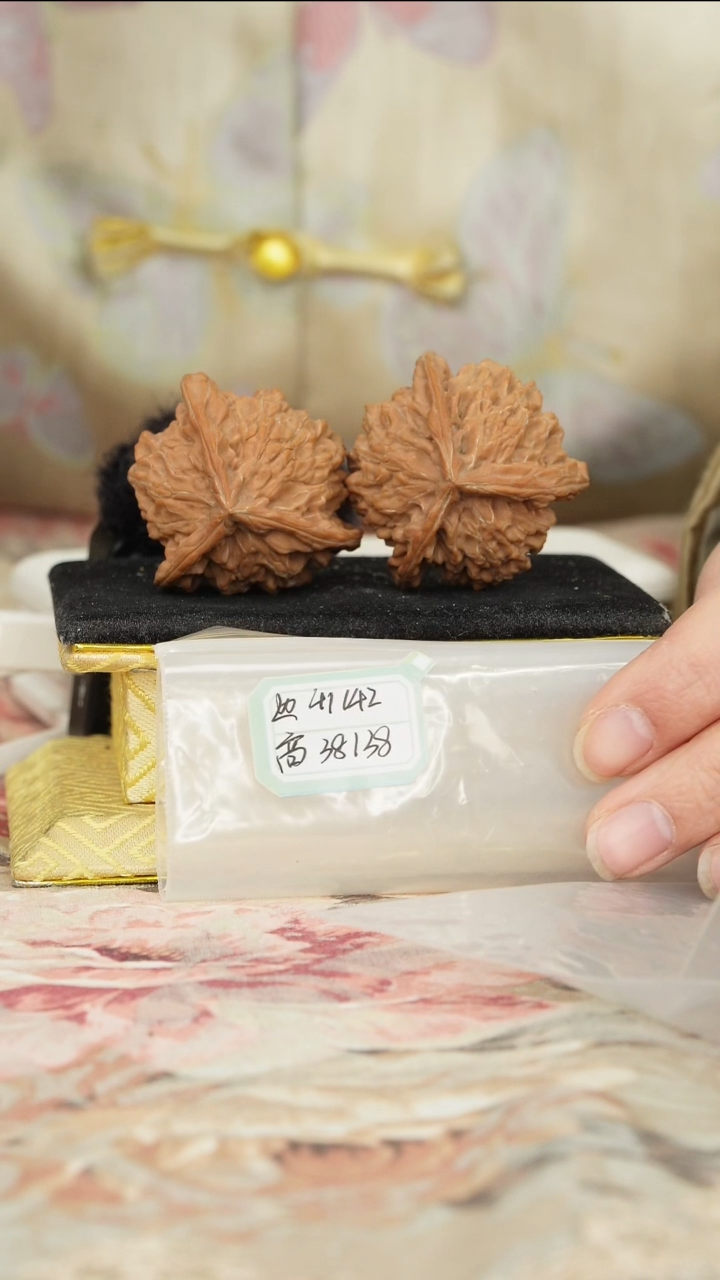 【闪购商品】文玩核桃把件盘山三棱