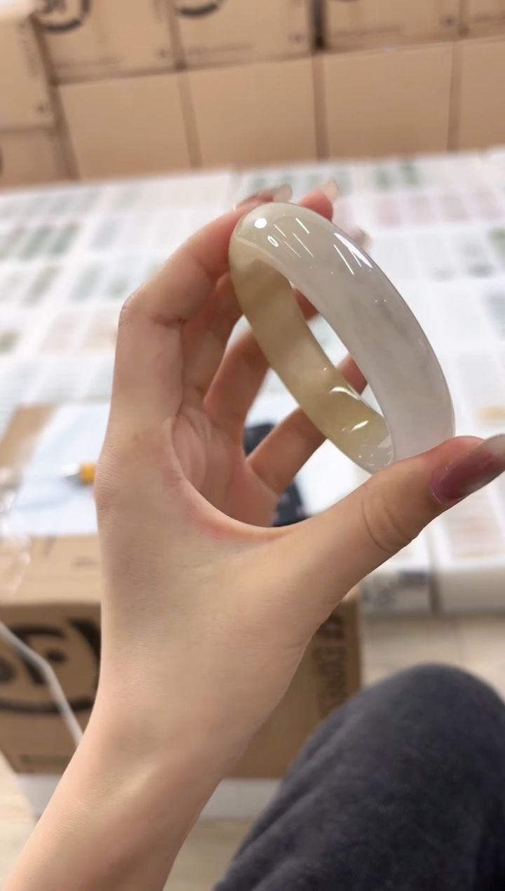 未镶嵌手镯石英质玉100-57HU