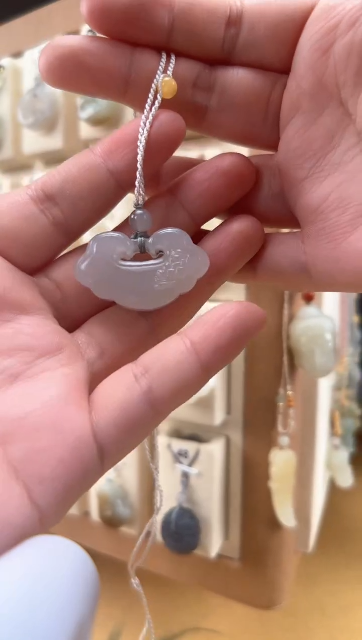 【闪购商品】和田玉颈饰未镶嵌莲花平安锁