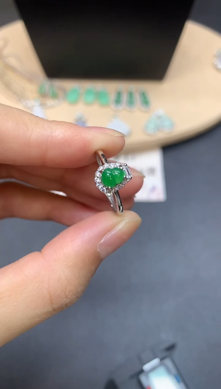 【闪购商品】翡翠戒指银S925镶嵌葫芦【无服务费】