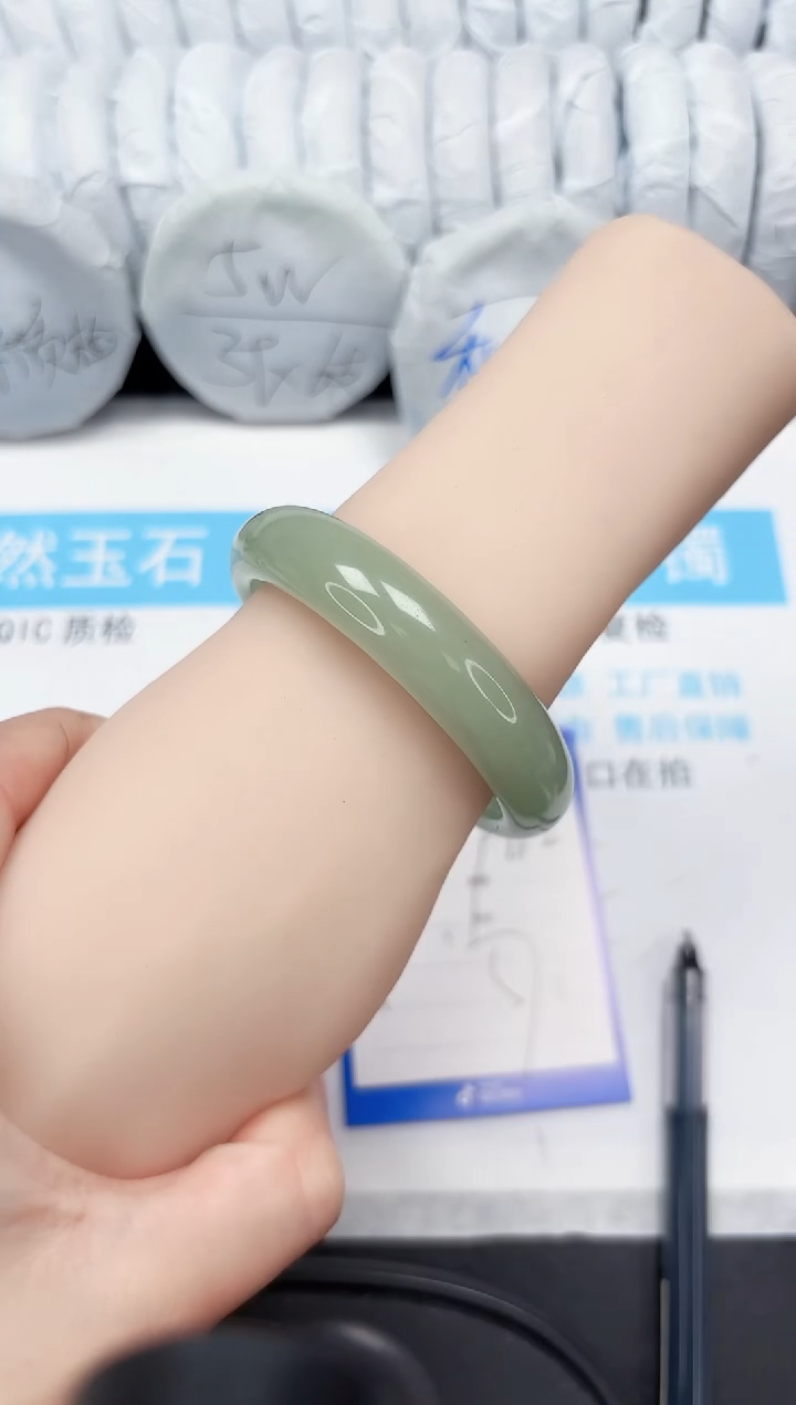 【闪购商品】石英质玉手镯未镶嵌212-57.1