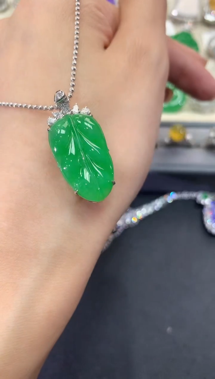 【闪购商品】翡翠吊坠(不含链)18K金镶嵌w27         