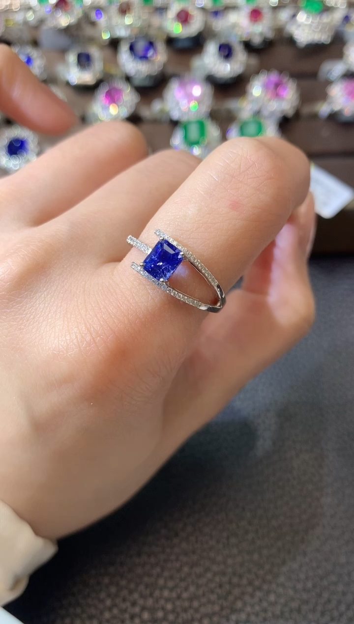 【闪购商品】蓝宝石戒指18K金镶嵌D175