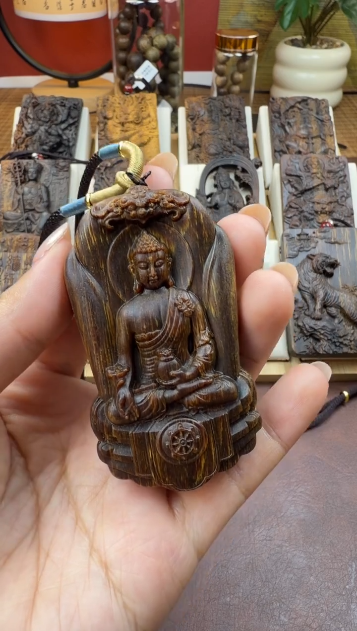 木木雕款芽庄  药师佛  7cm 送养香瓶