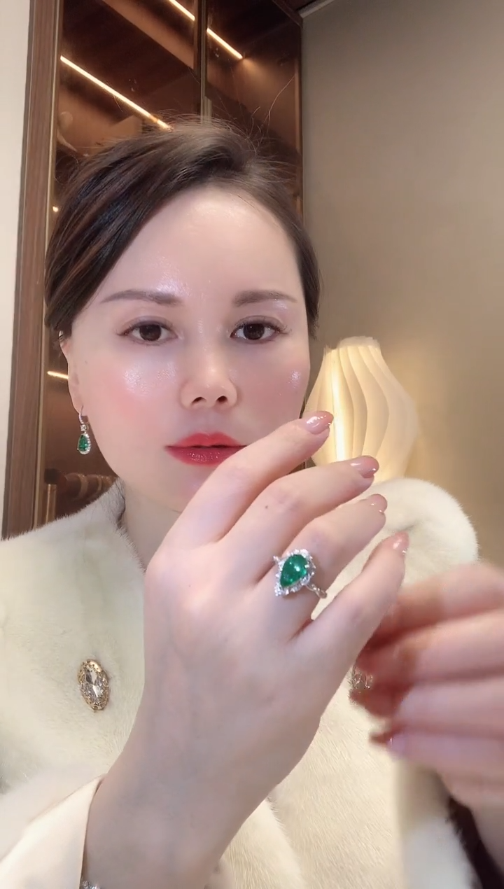 【闪购商品】祖母绿戒指18K金镶嵌F87 