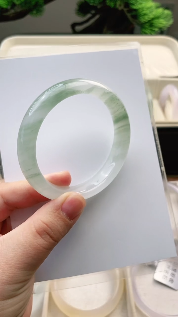 【闪购商品】石英质玉手镯未镶嵌55