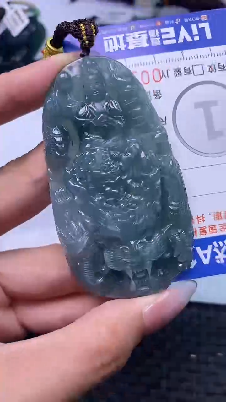 翡翠未镶嵌颈饰    5453