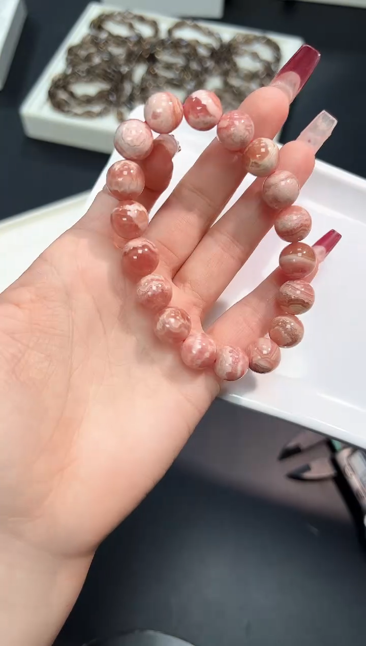 【闪购商品】菱锰矿（红纹石）手串未镶嵌86R多样性发其一/1条